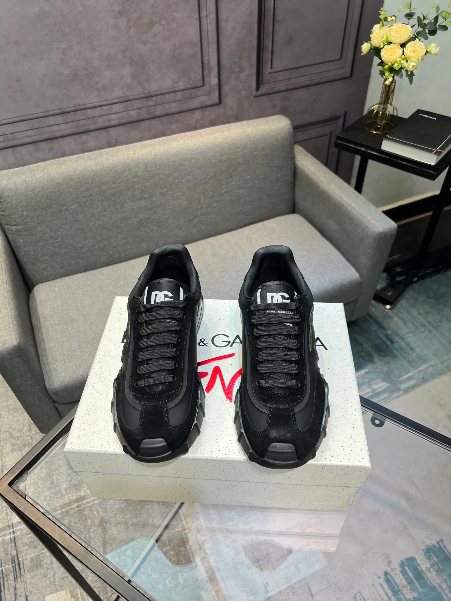 Men's shoes 💰560 Dolce&Gabbana D&G's latest casual sports shoes. Original purchase, development and production. DG's latest explosion. The tongue has the brand's iconic details. It is fashionable and versatile and can add luster to various looks. Create an exquisite design with unique dynamic vitality and modern atmosphere, showing modern and elegant style. Exquisite packaging at the delivery counter🛍📦 ▪️Fabric: Original customized cowhide, lining: Original customized breathable lining, Size: Men's 38-44 (45 46 customized)